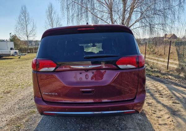 Chrysler Pacifica cena 59900 przebieg: 145000, rok produkcji 2019 z Lubartów małe 191
